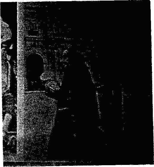 El Mercurio, August 13, 1973: The hag, with cymbals, in front of the open door to La Moneda.