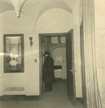File:Menachem Mendel Schneerson praying.jpg